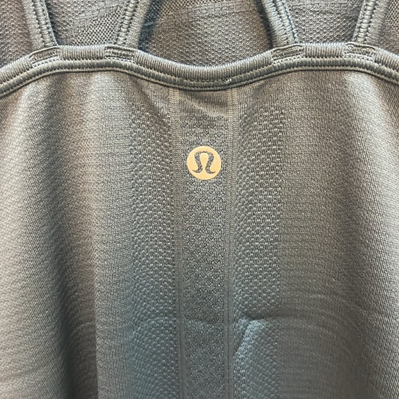 Lululemon blue swiftly tech strappy tank size 6 - Picture 4 of 5